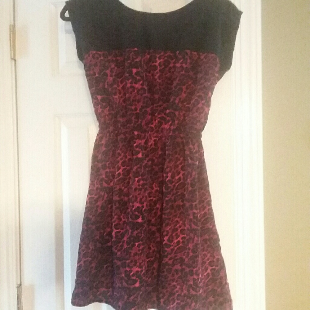 Sleeveless Short Red and Black Dress
